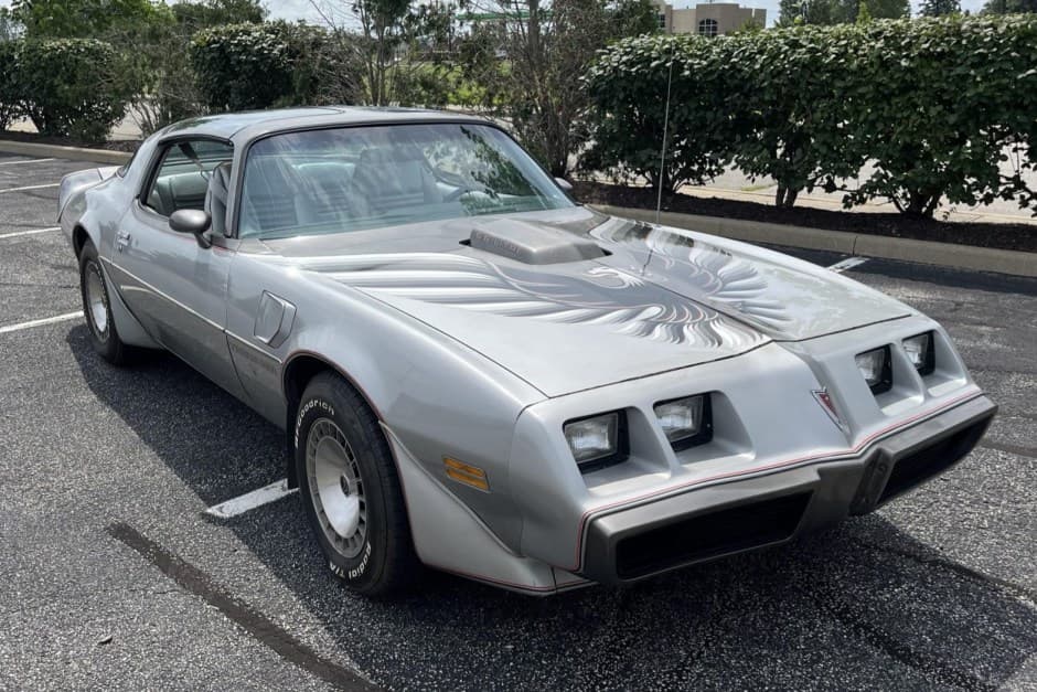1979 Pontiac Firebird (1970-1981) sold for $15,000