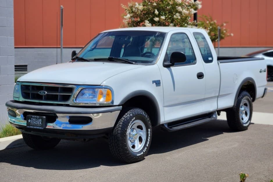1998 Ford F-150 (1997-2004) sold for $17,750