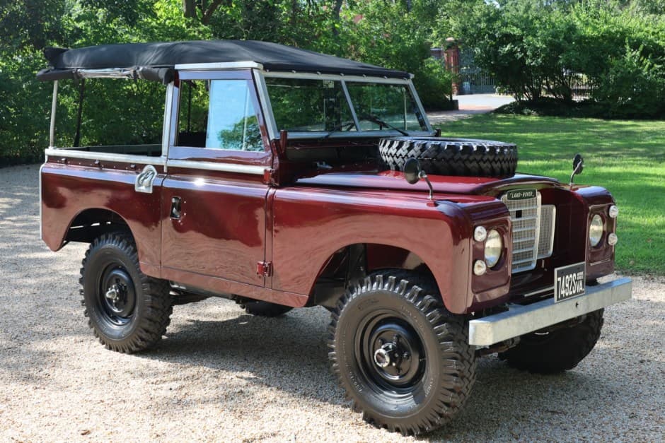 1972 Land Rover Series 88 sold for $35,000