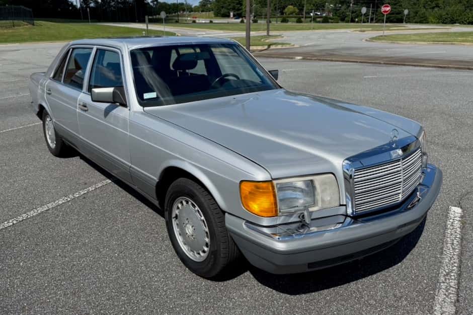 1988 Mercedes-Benz W126 S-Class sold for $8,500