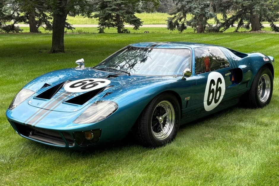 0 Ford GT40 Replica sold for $96,500