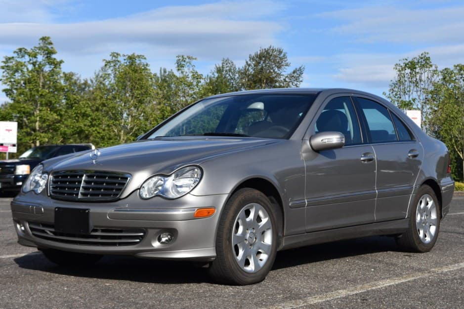 2006 Mercedes-Benz W203 C-Class sold for $8,900