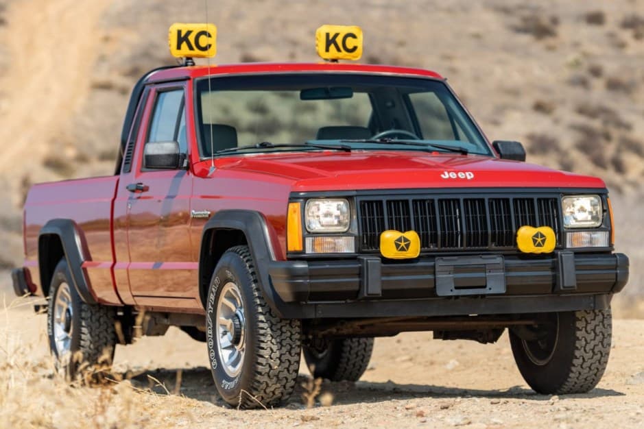 1992 Jeep Pickup sold for $14,666