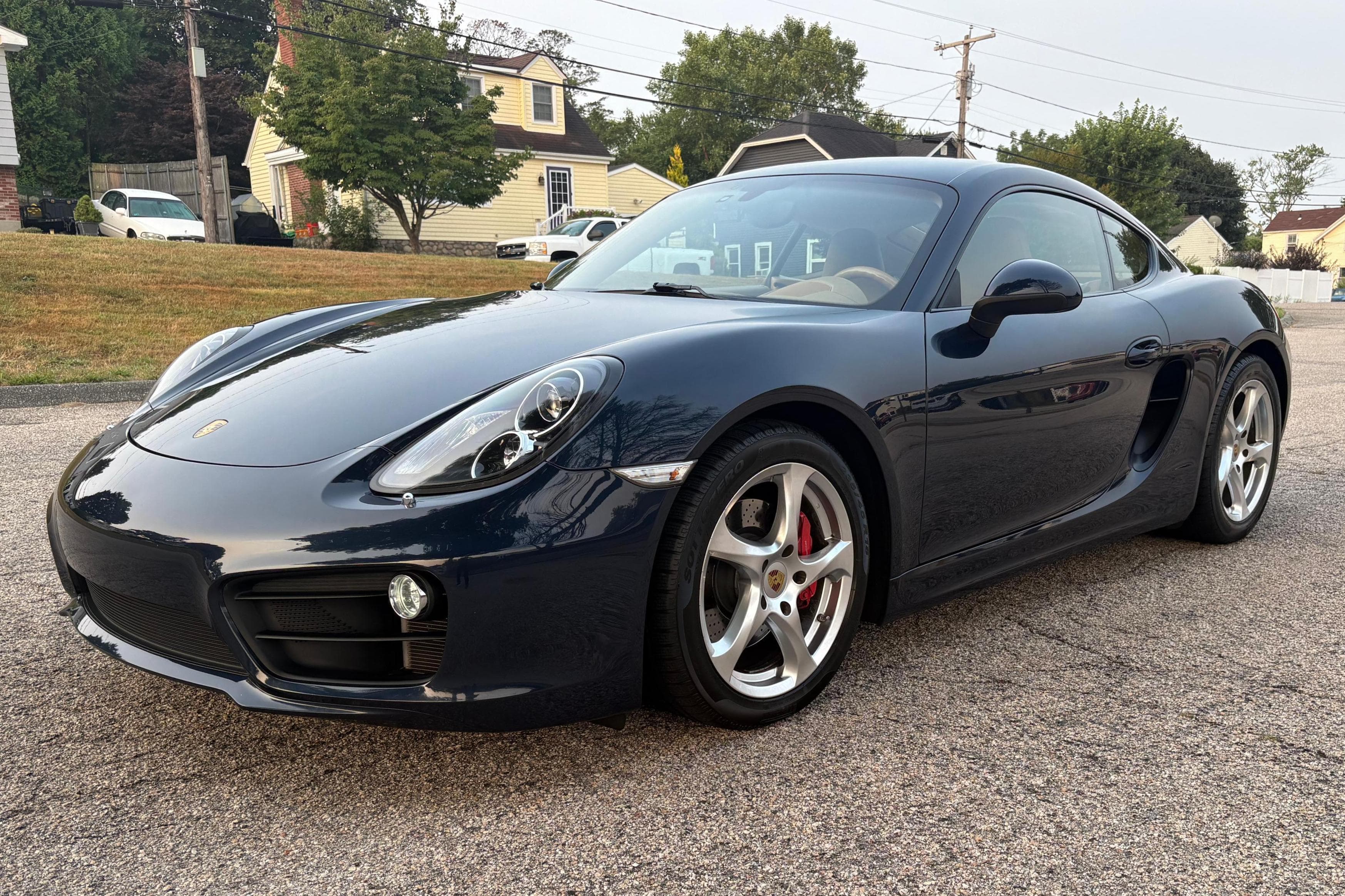 2015 Porsche 981 Cayman sold for $42,500