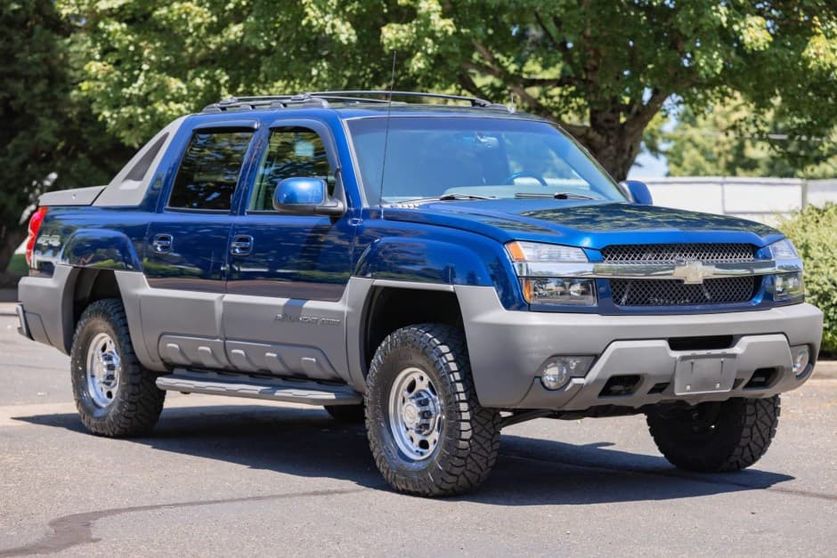 2002 Chevrolet Avalanche sold for $12,100
