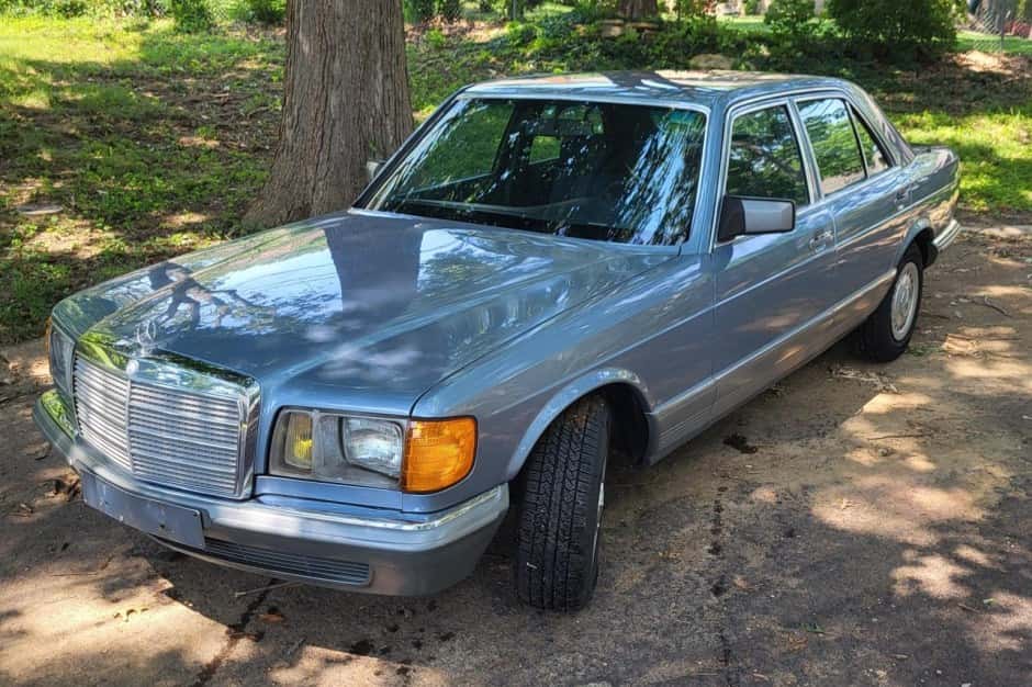 1984 Mercedes-Benz W126 S-Class sold for $3,200