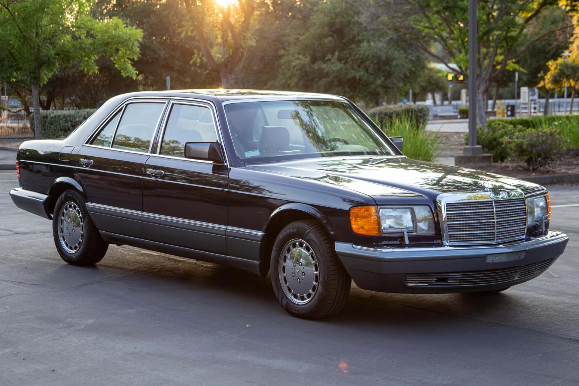1988 Mercedes-Benz S-Class sold for $10,400