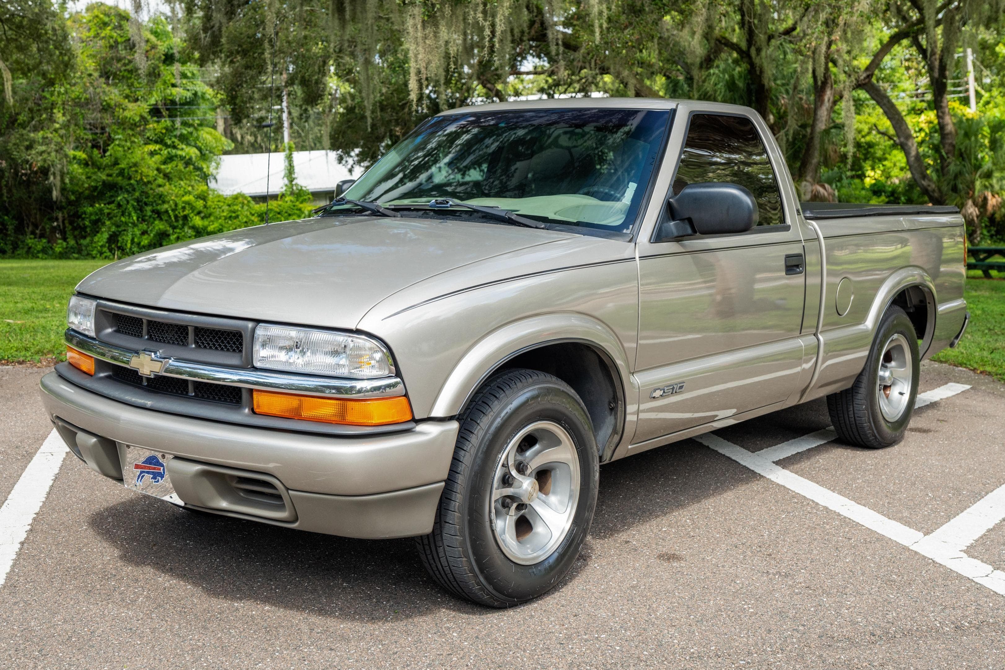 2000 Chevrolet S10 sold for $9,000