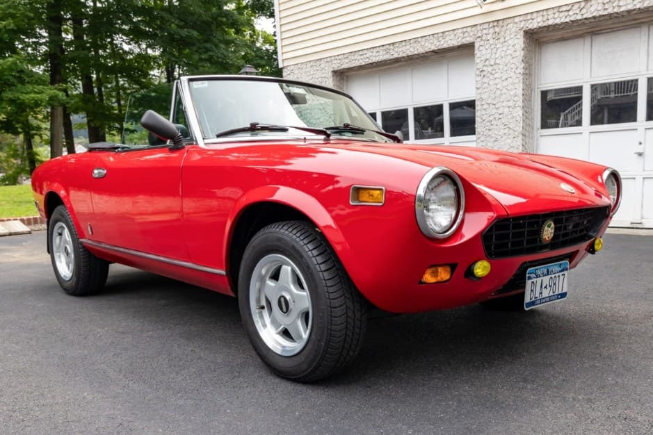 1978 Fiat 124 Spider (1966-1985) sold for $5,300