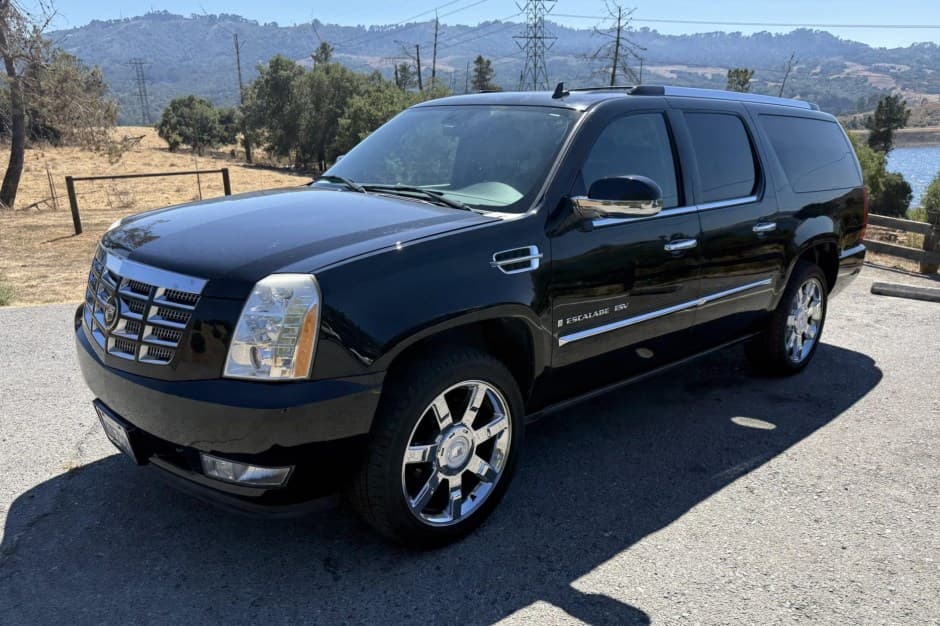 2007 Cadillac Escalade & EXT GMT900 (2007-2014) sold for $16,750