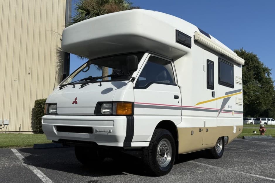 1995 Mitsubishi Delica sold for $15,100