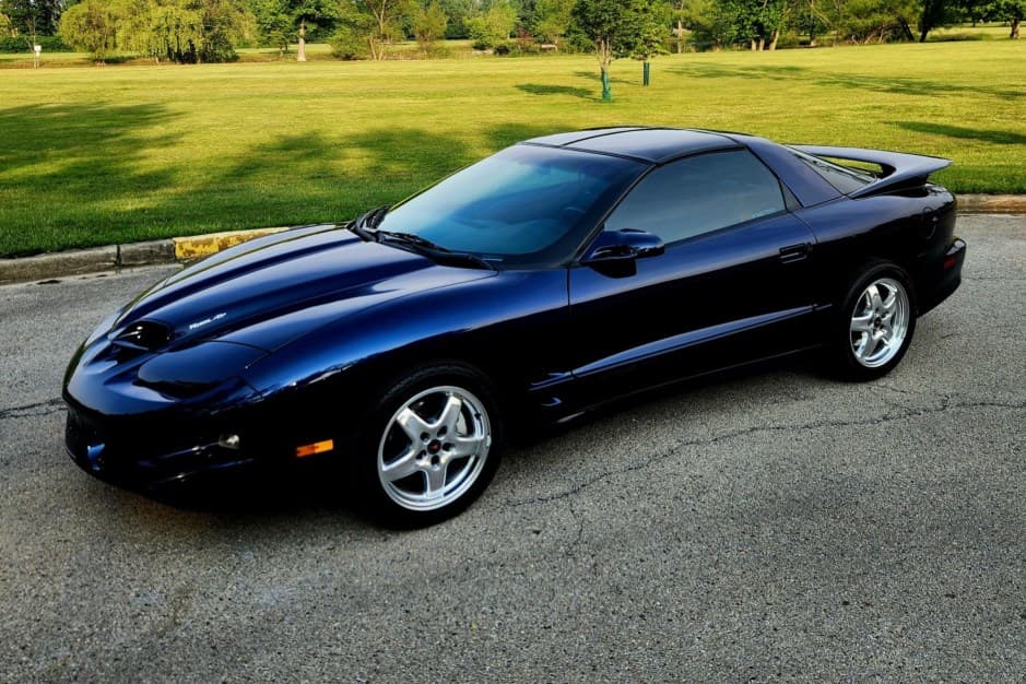 2002 Pontiac Firebird (1993-2002) sold for $28,250
