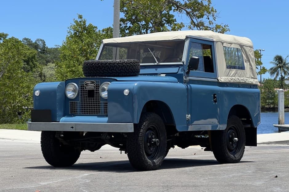 1966 Land Rover Series 88 sold for $31,000