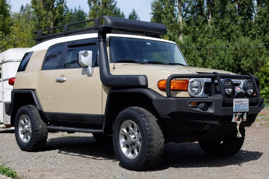 2012 Toyota FJ Cruiser sold for $26,100