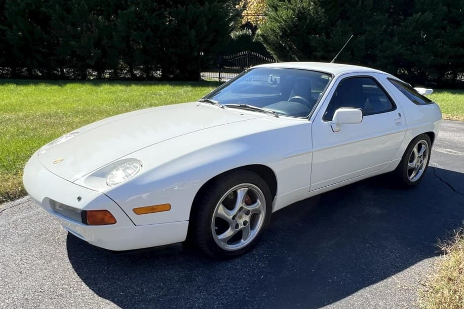1989 Porsche 928 sold for $18,250