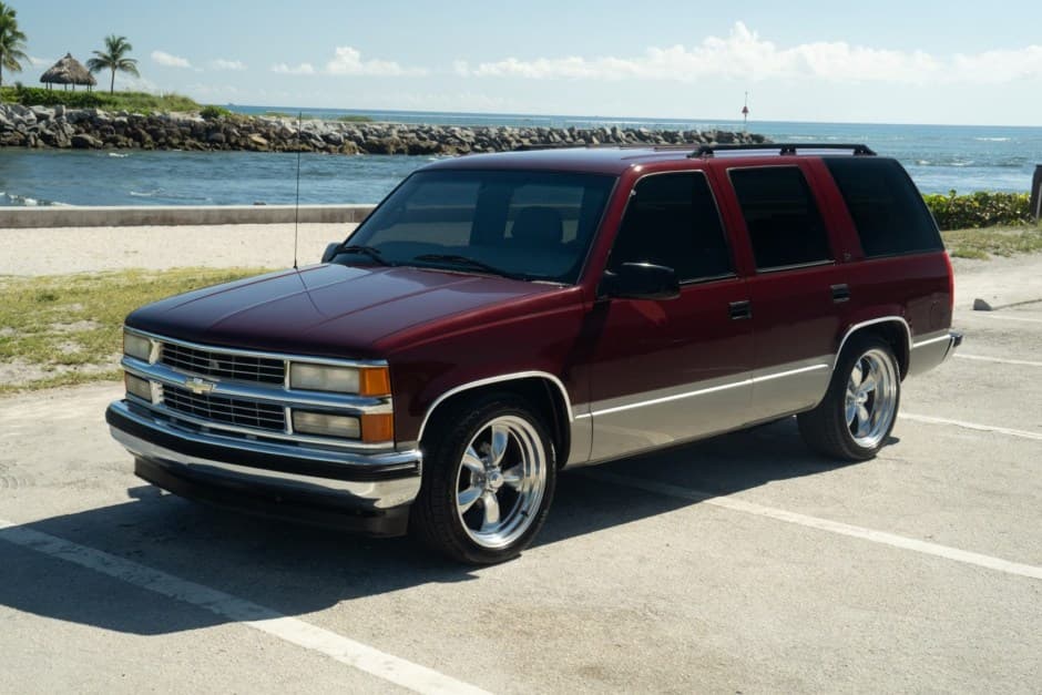 1999 Chevrolet Tahoe GMT400 sold for $13,000