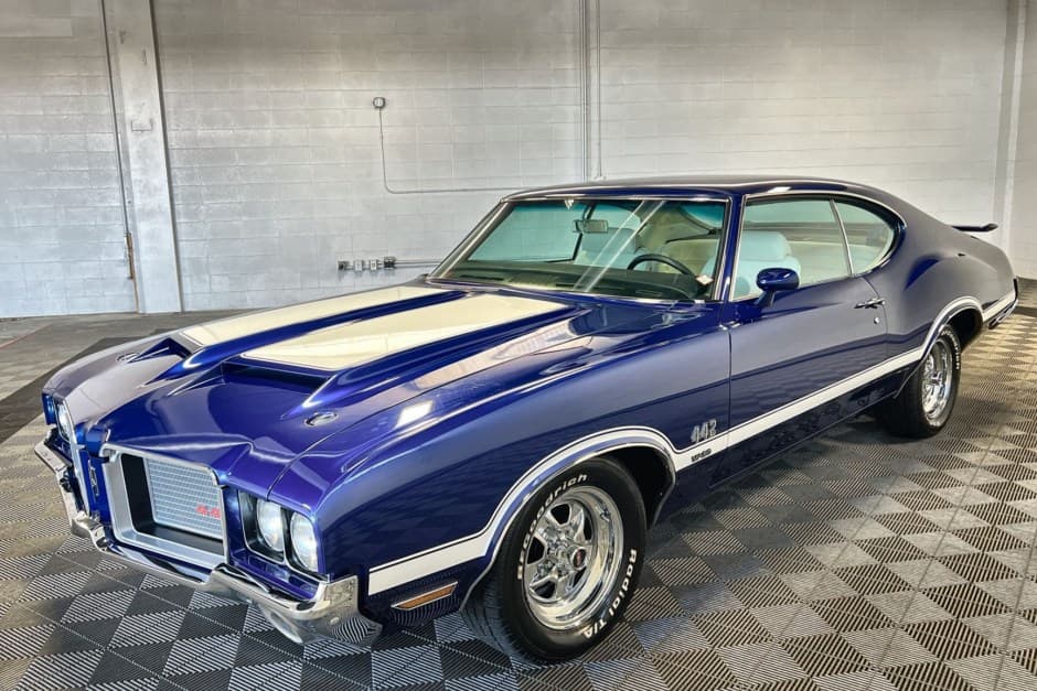 1972 Oldsmobile 442 sold for $64,000