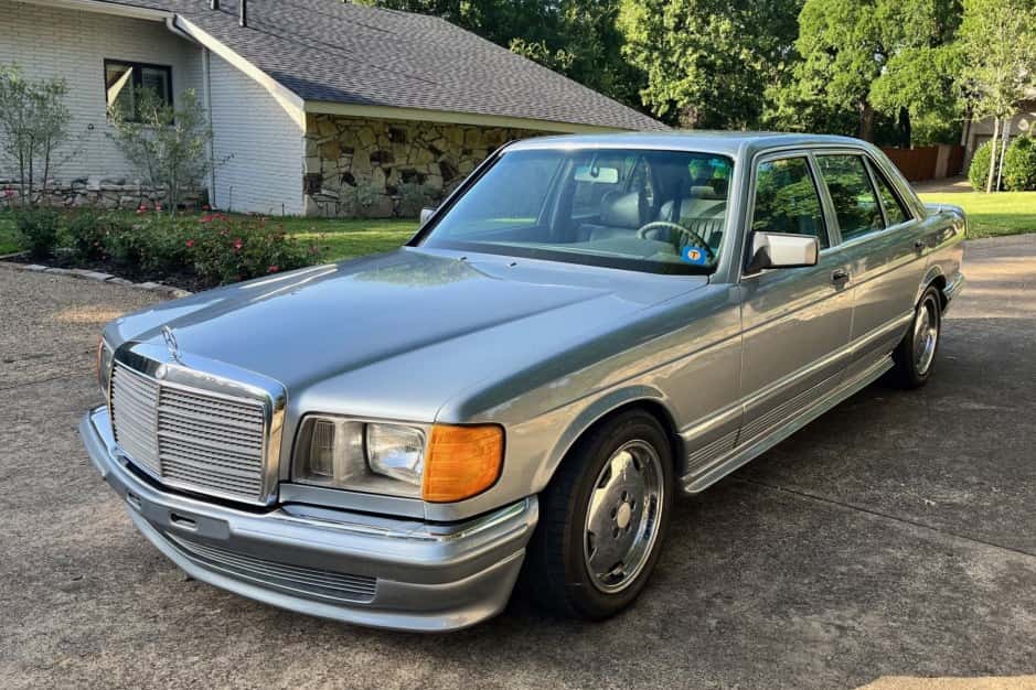 1983 Mercedes-Benz W126 S-Class sold for $4,500