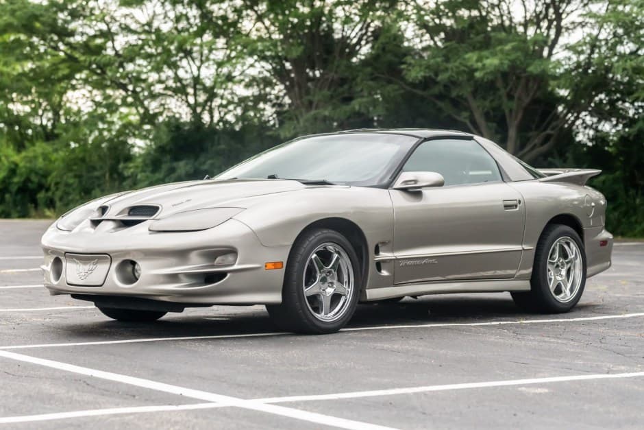 2002 Pontiac Firebird (1993-2002) sold for $13,250