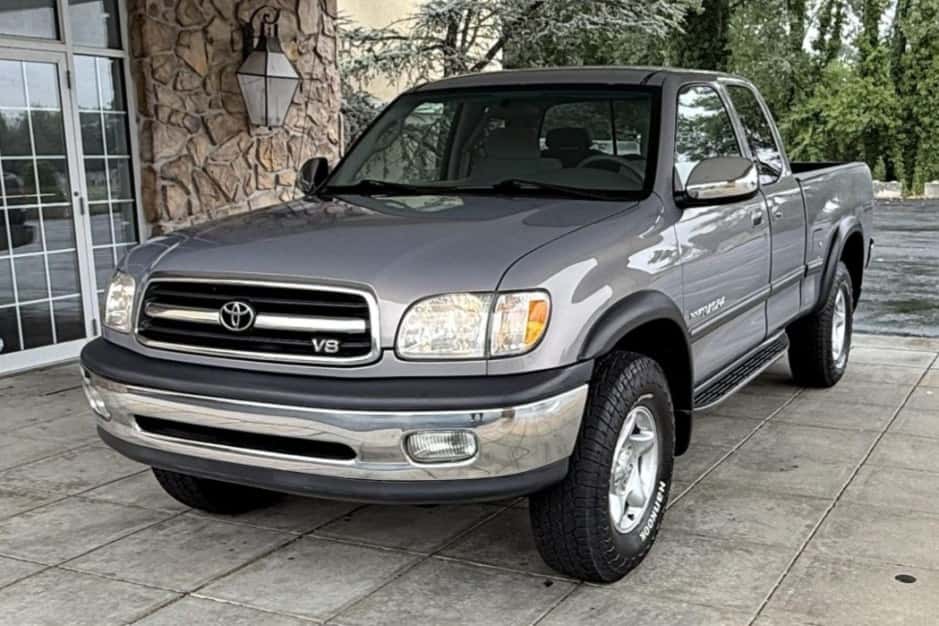 2000 Toyota Tundra (XK30/XK40 2000-2006) sold for $16,750