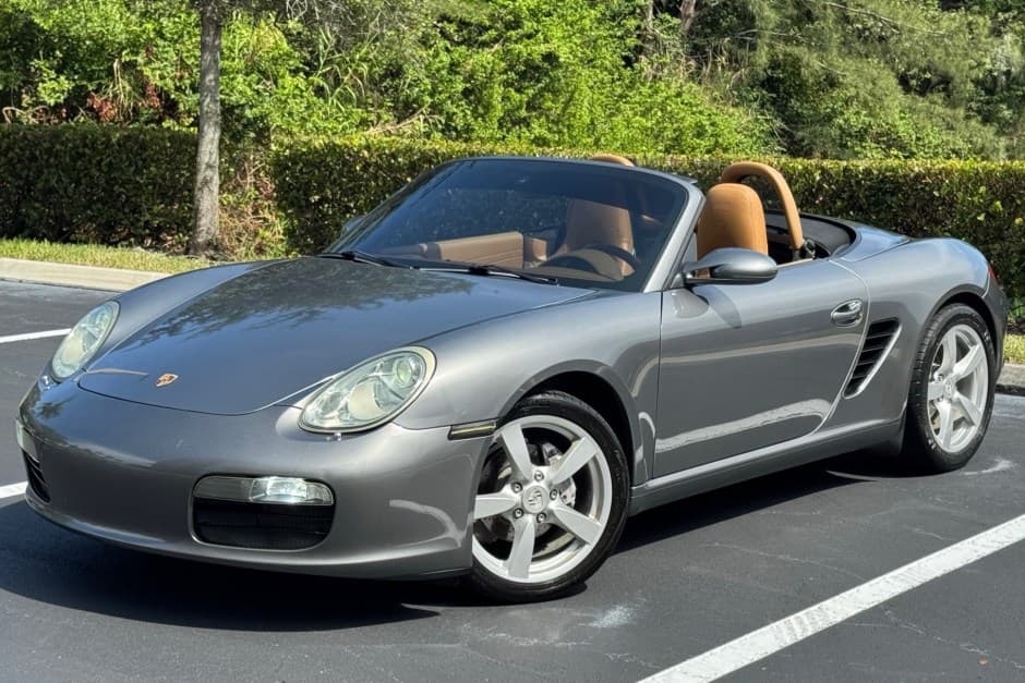 2007 Porsche 987 Boxster sold for $11,001
