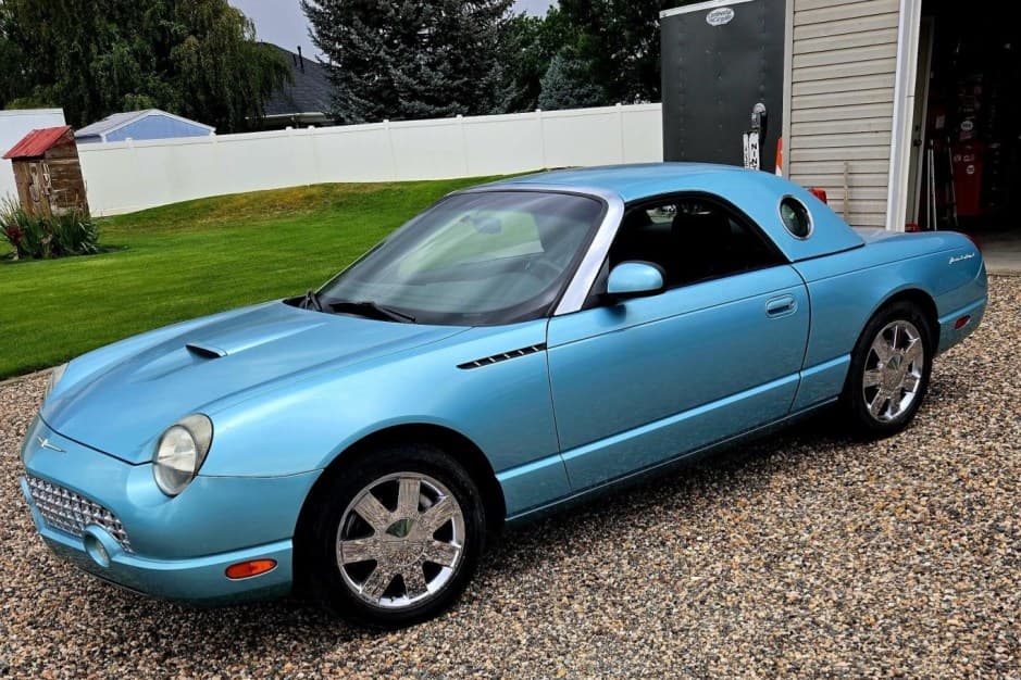 2002 Ford Thunderbird (2002-2005) sold for $8,600