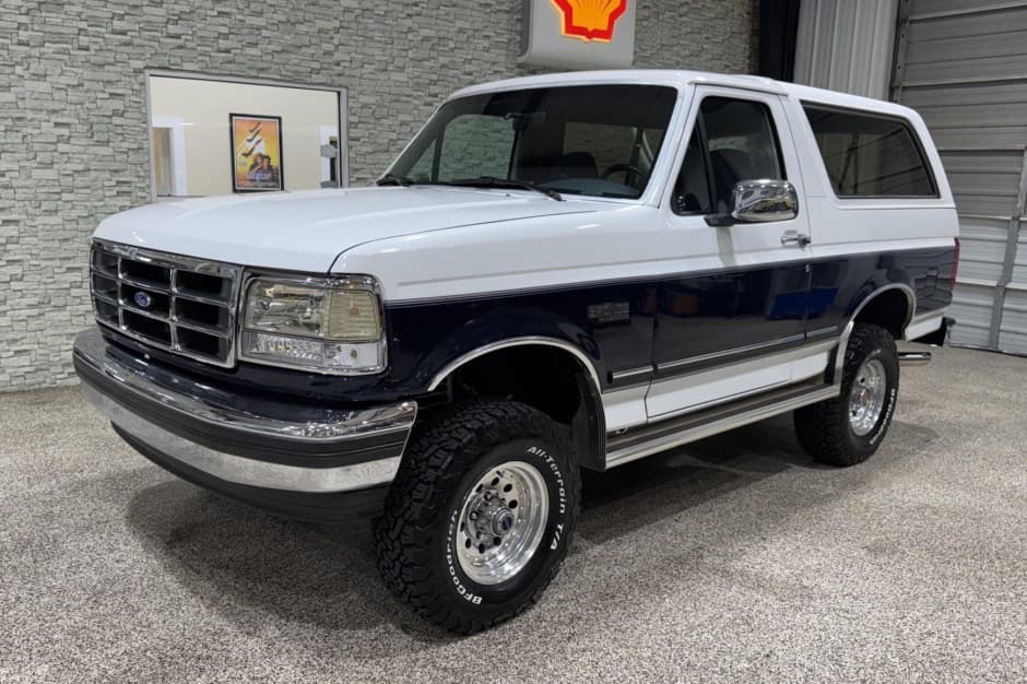 1993 Ford Bronco 4th-5th Generations 1987-1996 sold for $20,000
