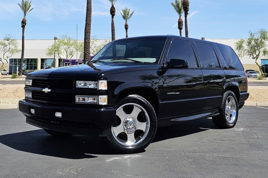 2000 Chevrolet Tahoe GMT400 sold for $9,700