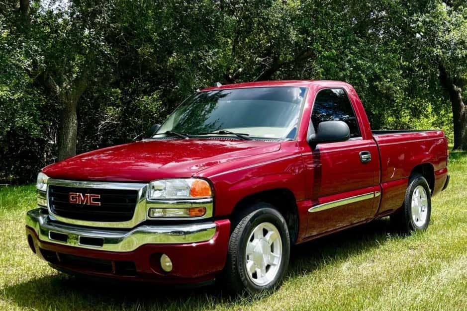 2005 GMC Sierra (GMT800 1999-2007) sold for $14,750