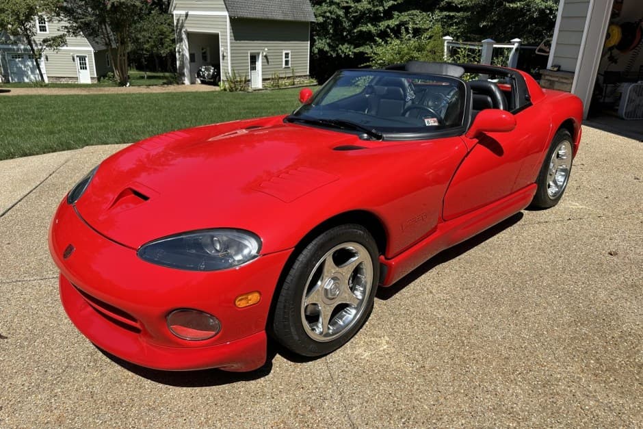 1998 Dodge Viper SR II (1996-2002) sold for $46,000