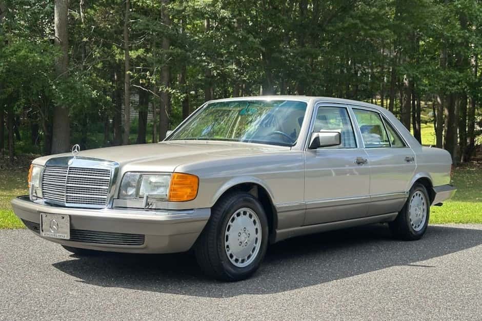 1991 Mercedes-Benz W126 S-Class sold for $24,000