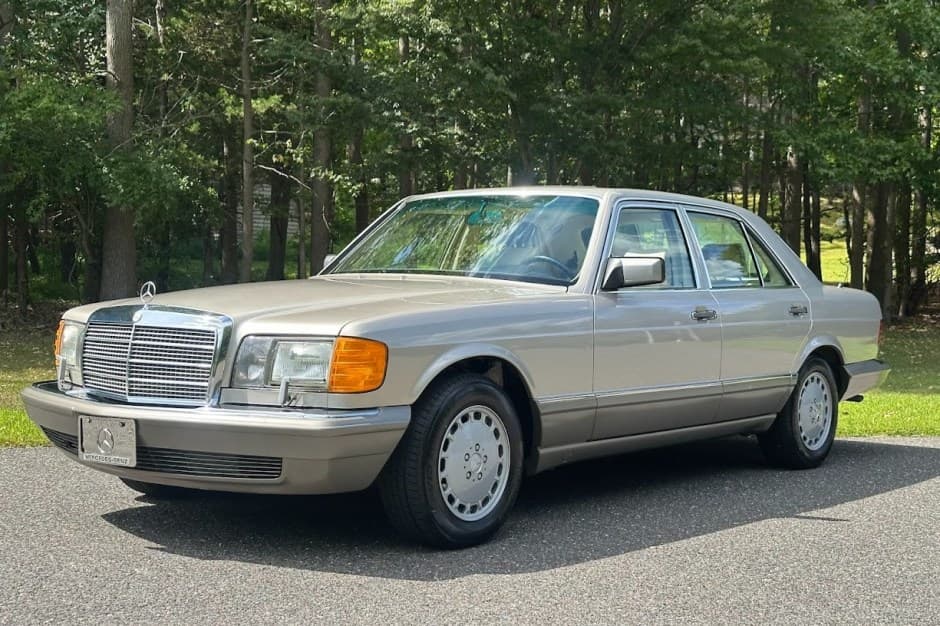 1991 Mercedes-Benz W126 S-Class sold for $24,000