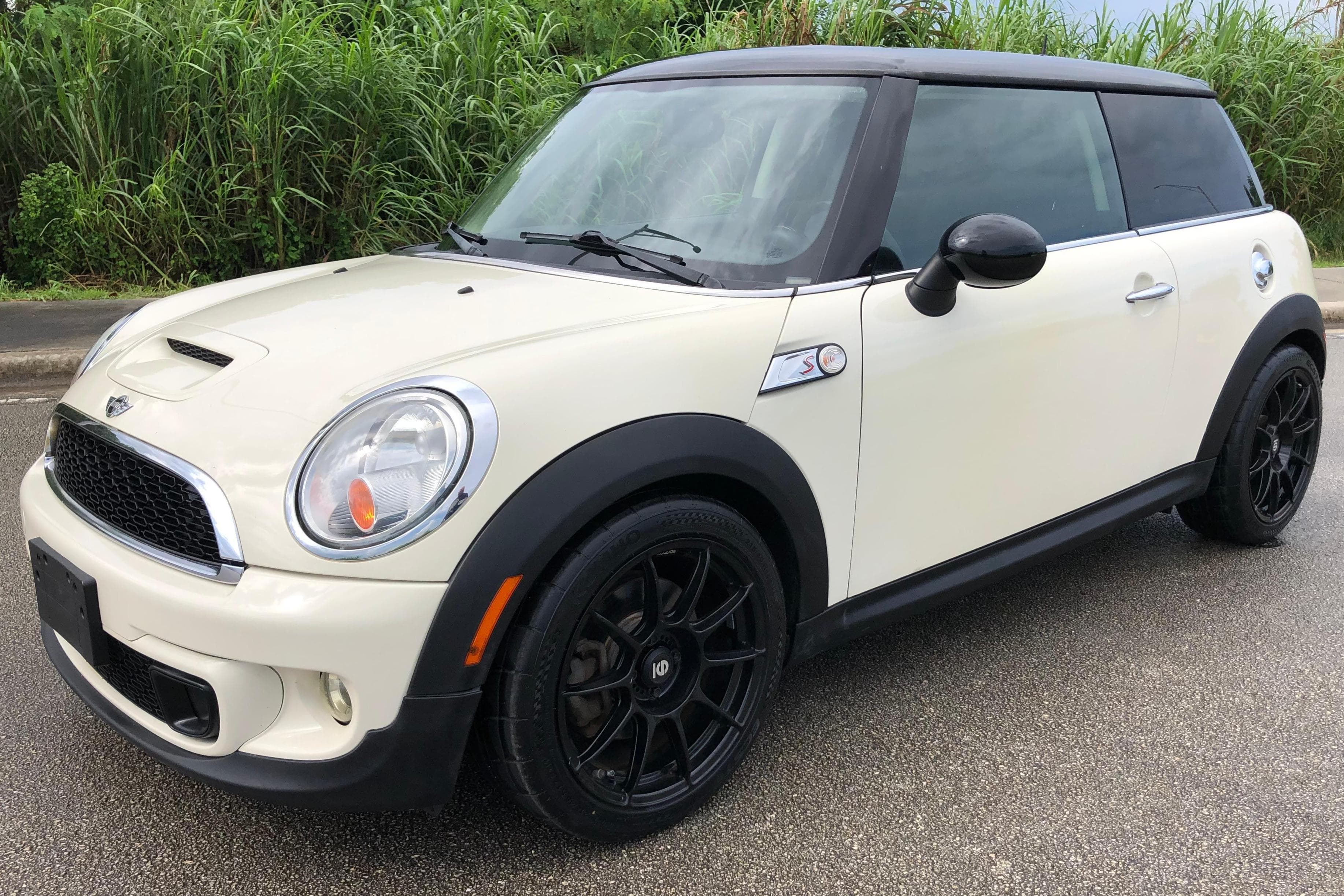 2012 MINI Cooper sold for $6,900
