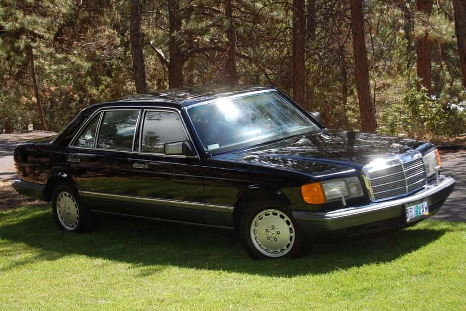 1991 Mercedes-Benz W126 S-Class sold for $10,500