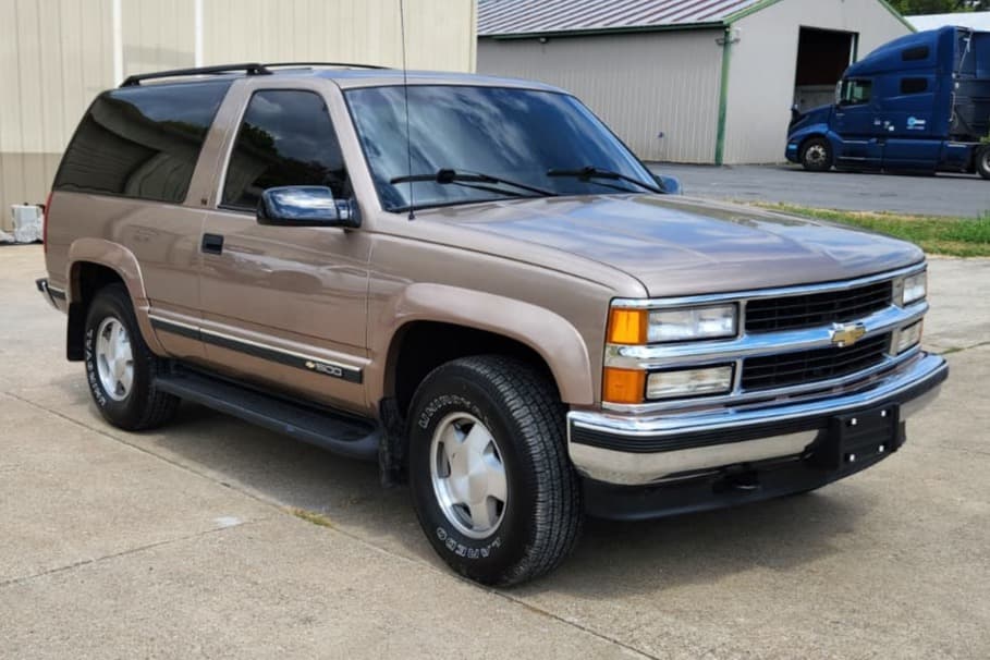 1996 Chevrolet Tahoe GMT400 sold for $17,500