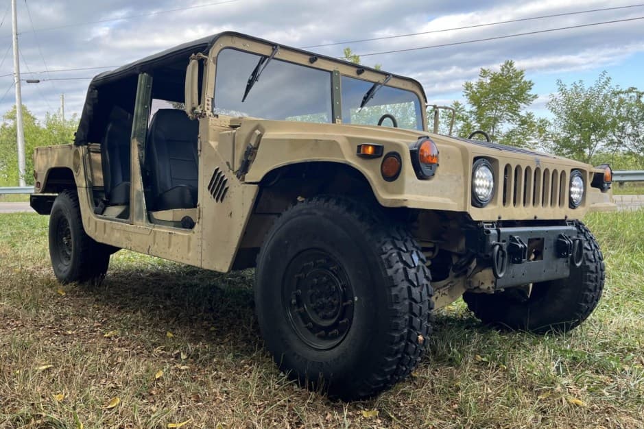 1997 Hummer HMMWV/Humvee sold for $10,000