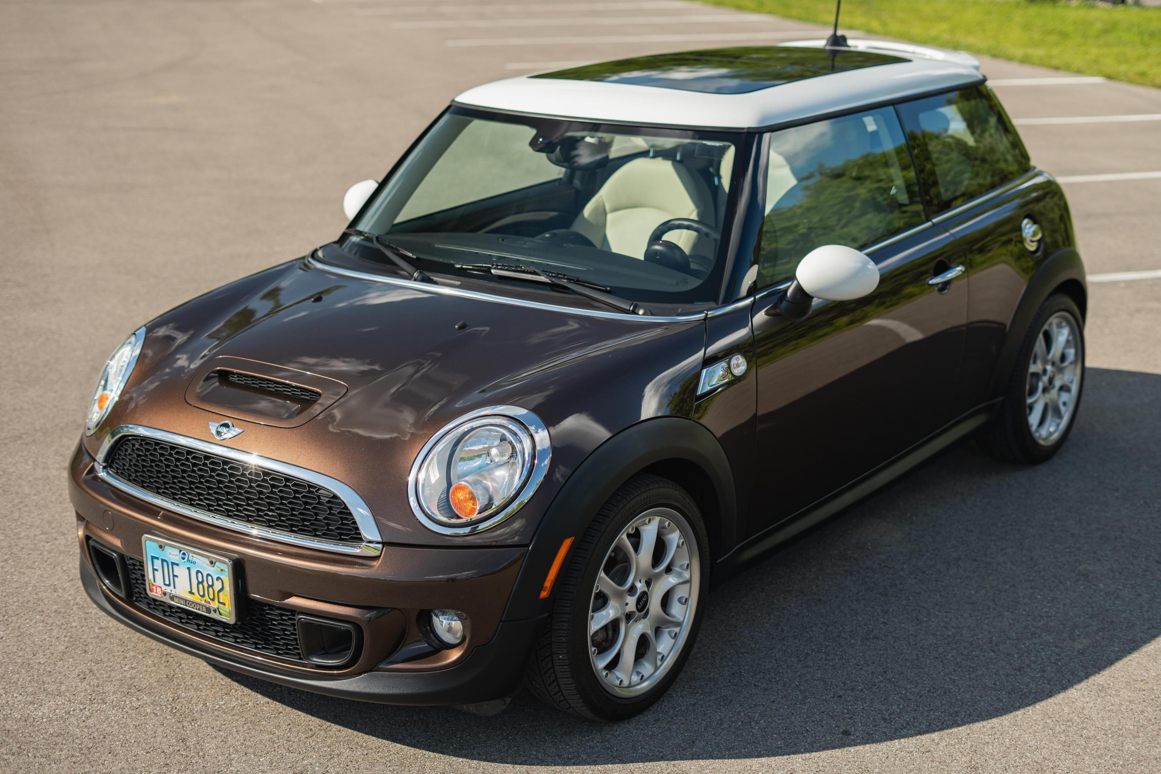 2011 MINI Cooper sold for $15,200