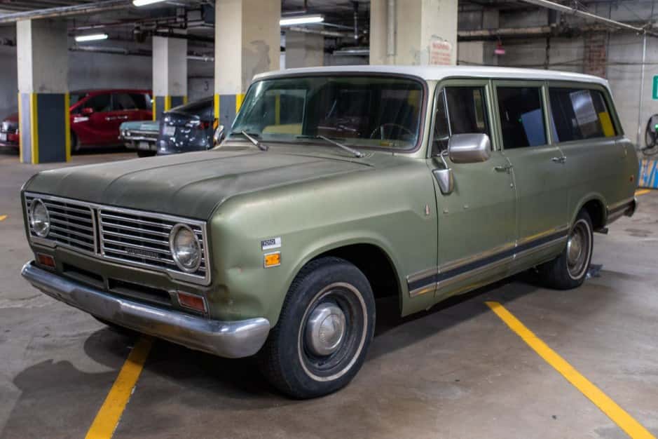1972 International Harvester Travelall sold for $6,100