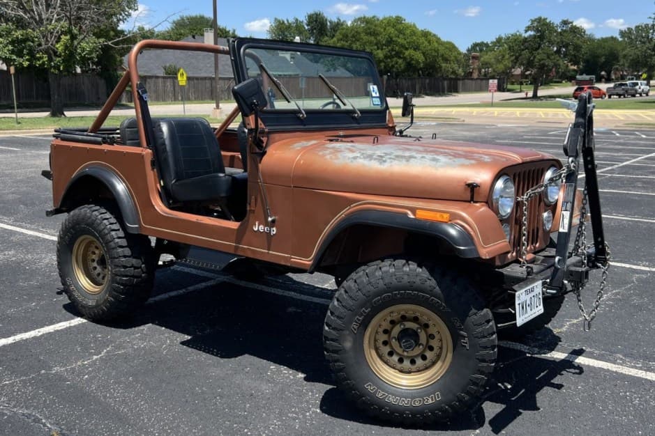 1983 Jeep CJ-7 sold for $8,800