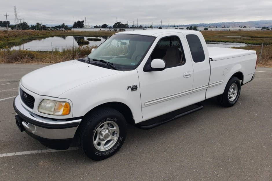 1998 Ford F-150 (1997-2004) sold for $9,400