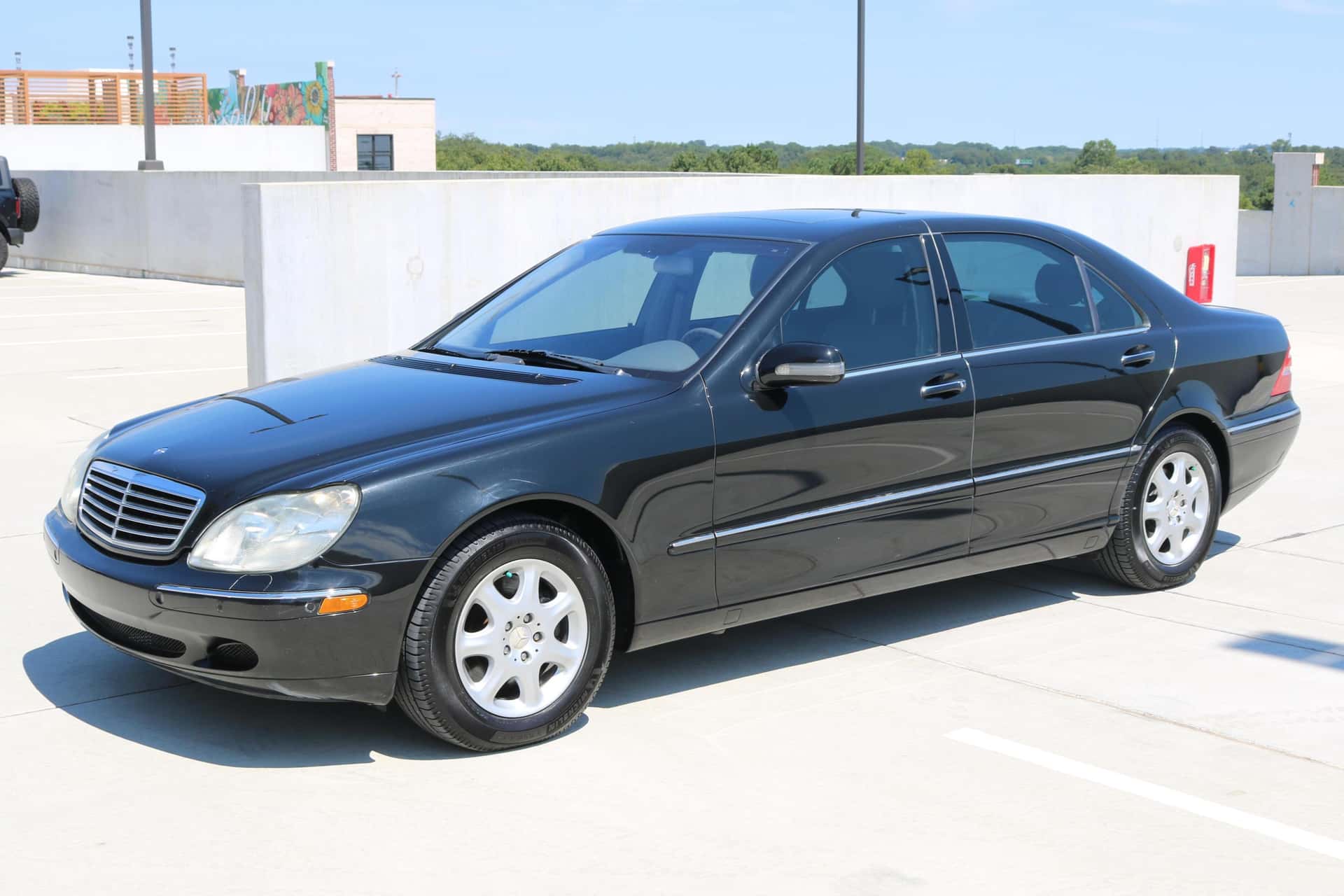 2000 Mercedes-Benz S-Class sold for $5,300