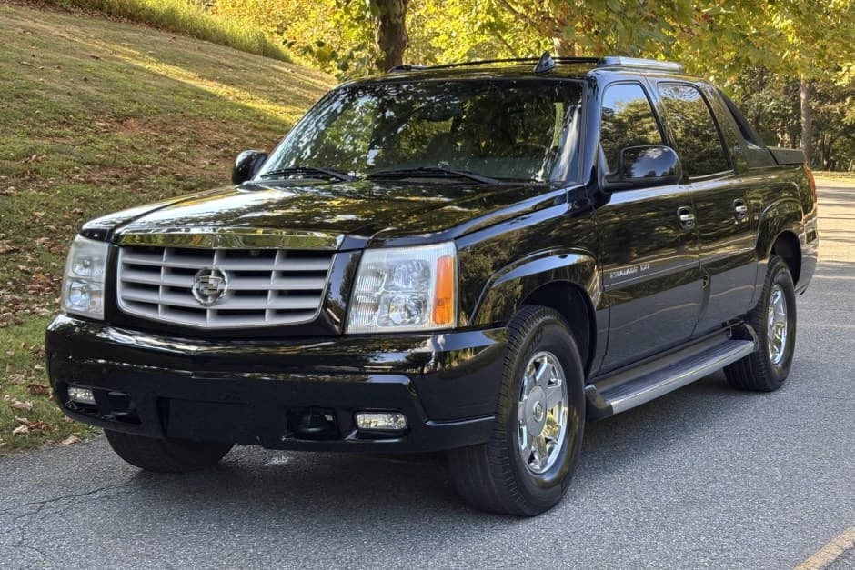 2003 Cadillac Escalade & EXT GMT800 (2002-2006) sold for $15,700