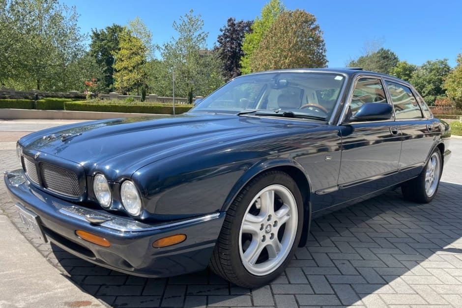 1998 Jaguar X308 XJR (1998-2003) sold for $3,400