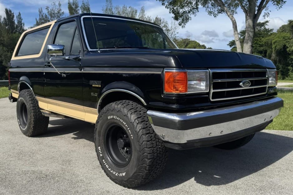 1989 Ford Bronco 4th-5th Generations 1987-1996 sold for $12,500