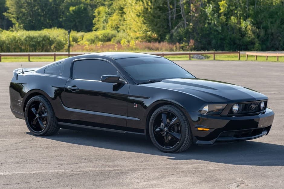 2010 Ford Mustang S197 2005-2014 sold for $19,500