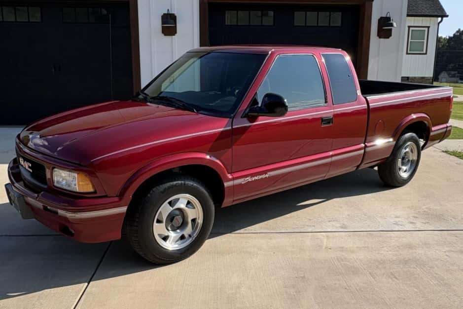 1996 GMC Sonoma (1994-2004) sold for $7,888