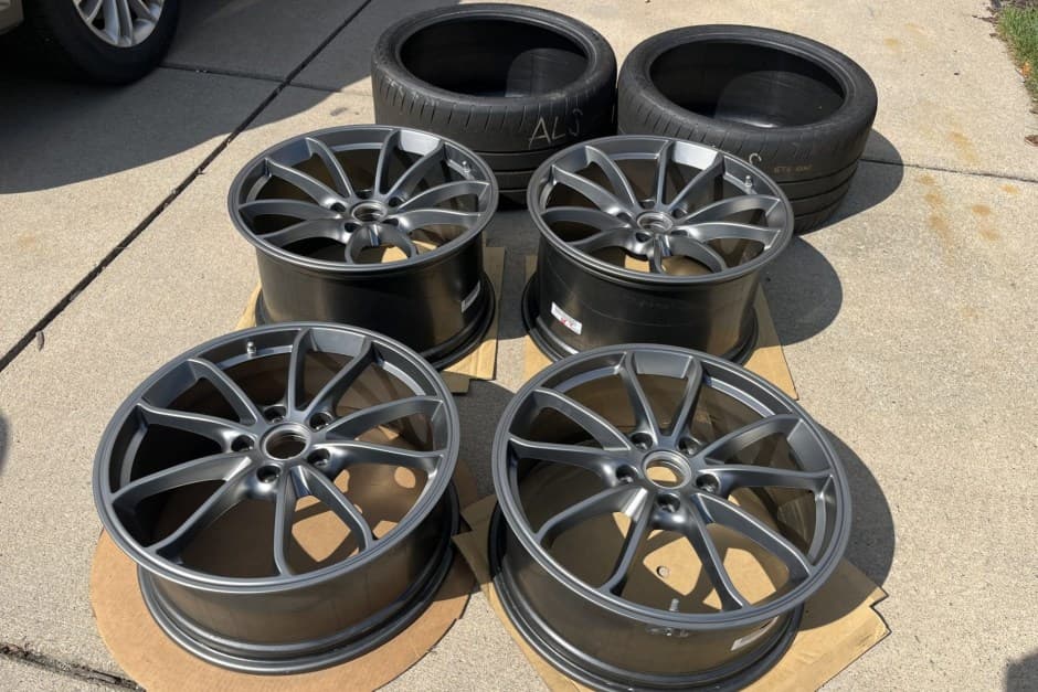 0 Porsche 981 Cayman sold for $3,070