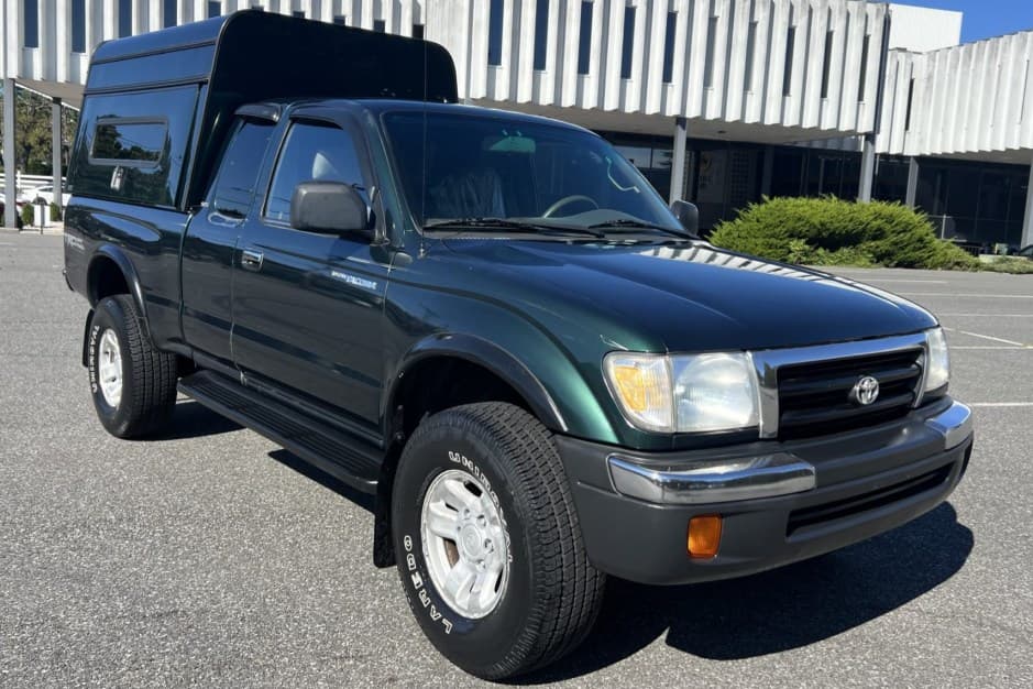 2000 Toyota Tacoma (N1X0 1995-2005) sold for $11,500