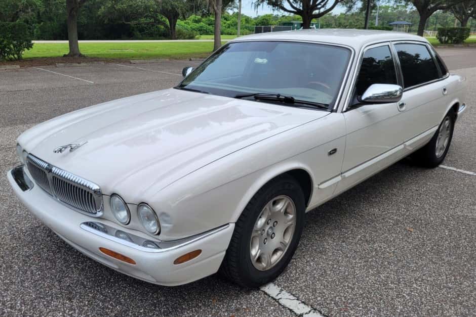 2002 Jaguar X308 XJ (1998-2003) sold for $5,000