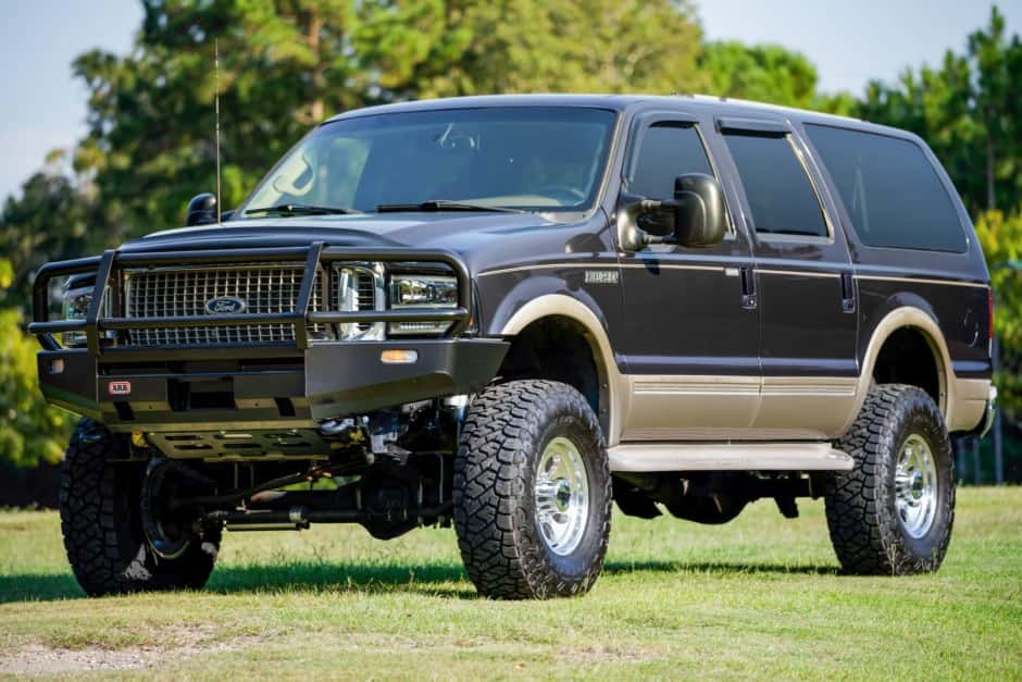 2001 Ford Excursion sold for $31,000